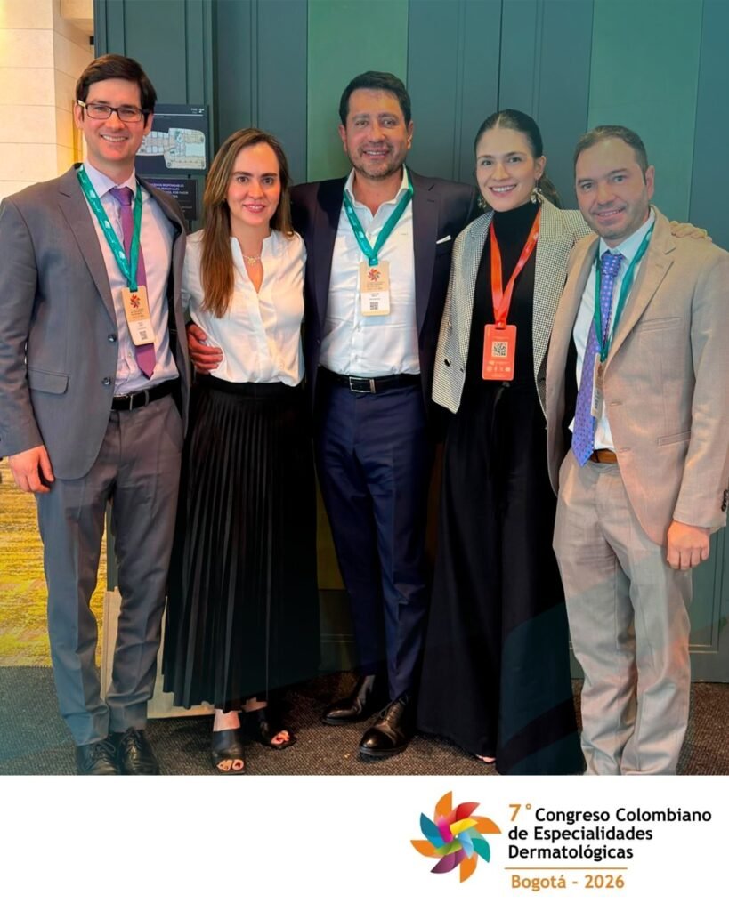 Dr. Felipe Cerci com colegas palestrantes no congresso, em Bogotá