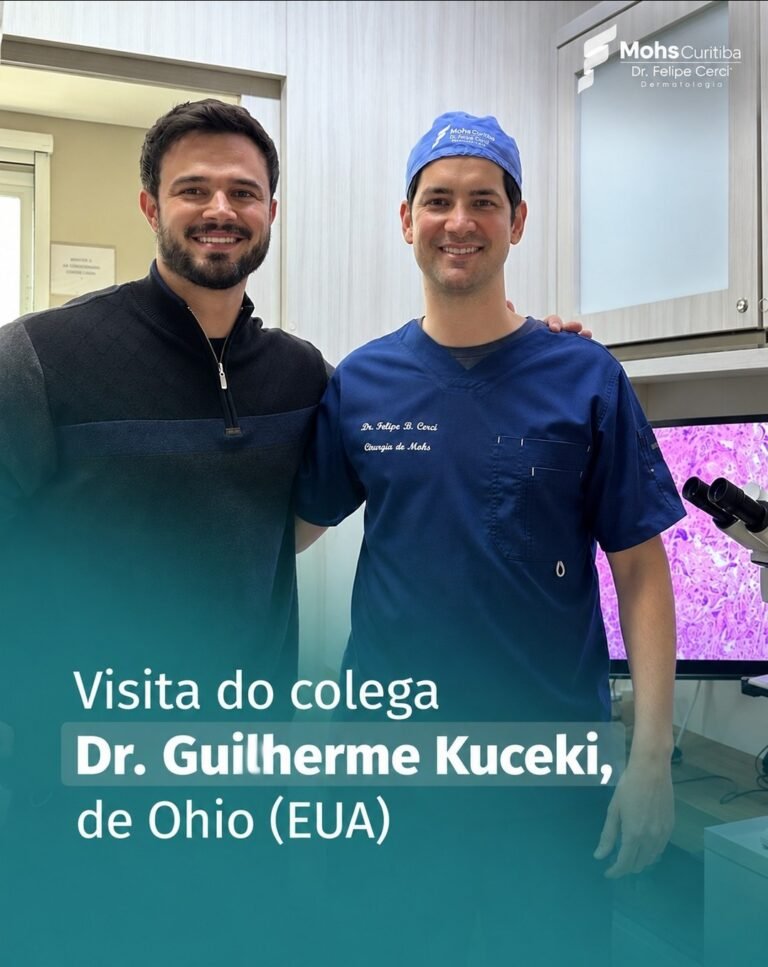 Dr. Felipe Cerci e o Dr. Guilherme Kuceki na clínica, em Curitiba